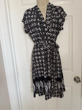 Liz Claiborne M Black White Geometric Faux Wrap Belted Dress
